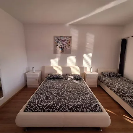 Apartment Banjada *